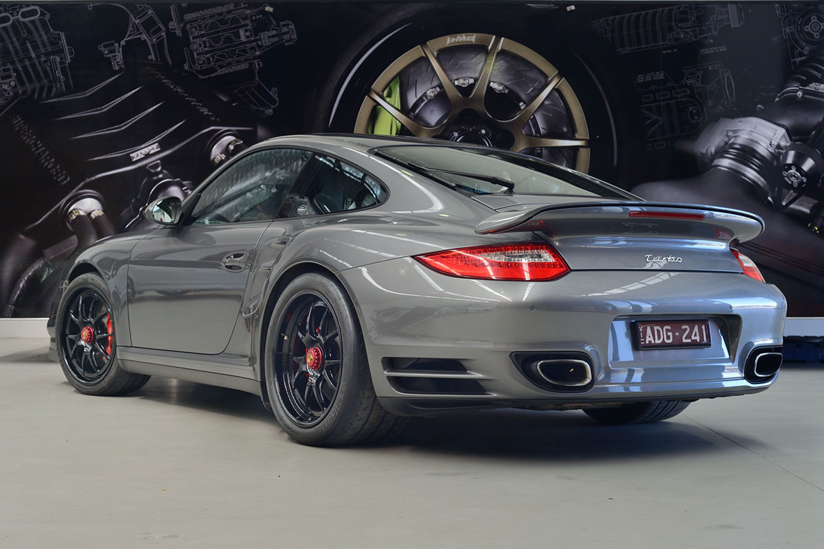 2016 Porsche 997 | Porsche 997.2 Turbo on Forgeline Fluch-Loc Conversion and Center Locking GA3R Wheels