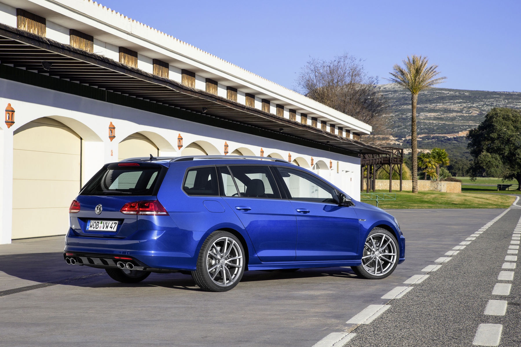 2016 Volkswagen Golf R | VW Golf R Estate