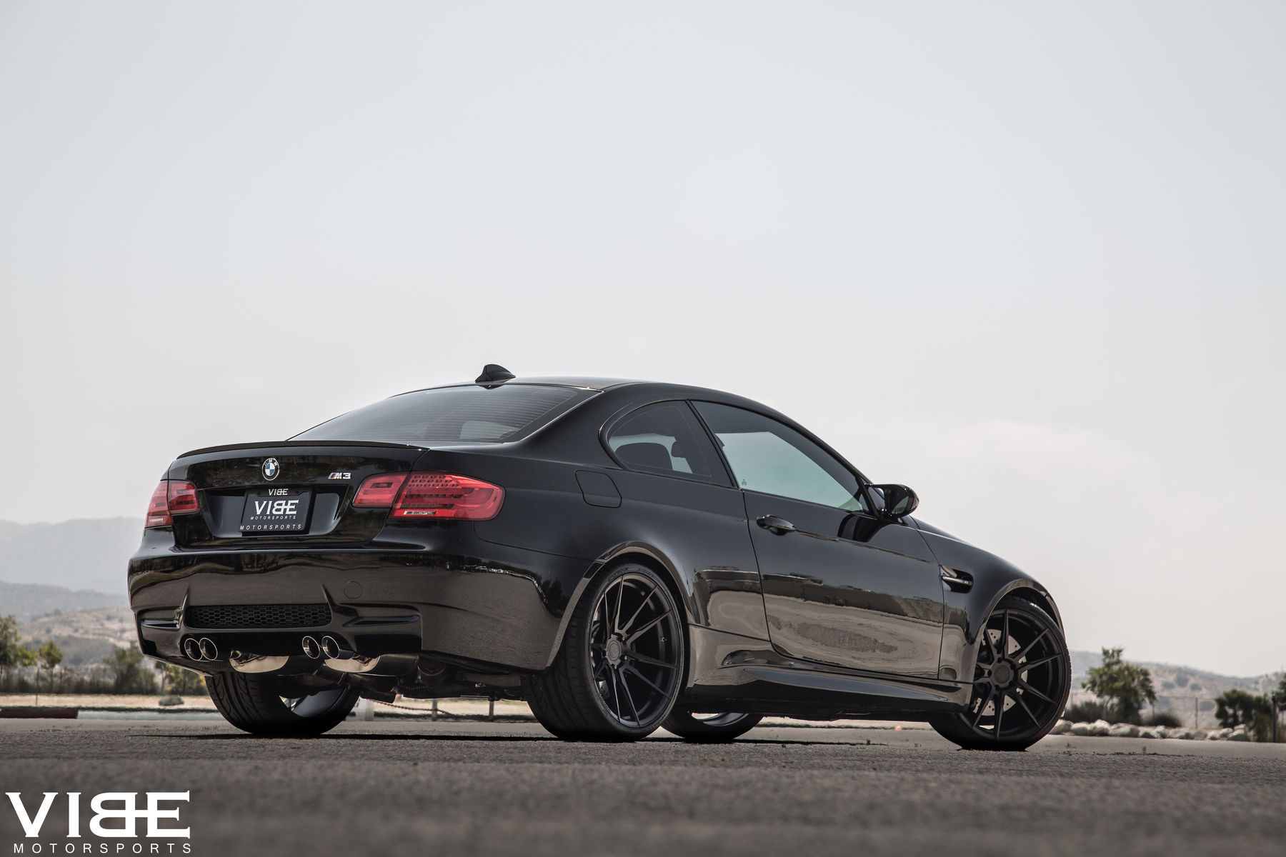2012 BMW M3 | '12 E92 M3 on Rohana Wheels - Rear Angled Side View