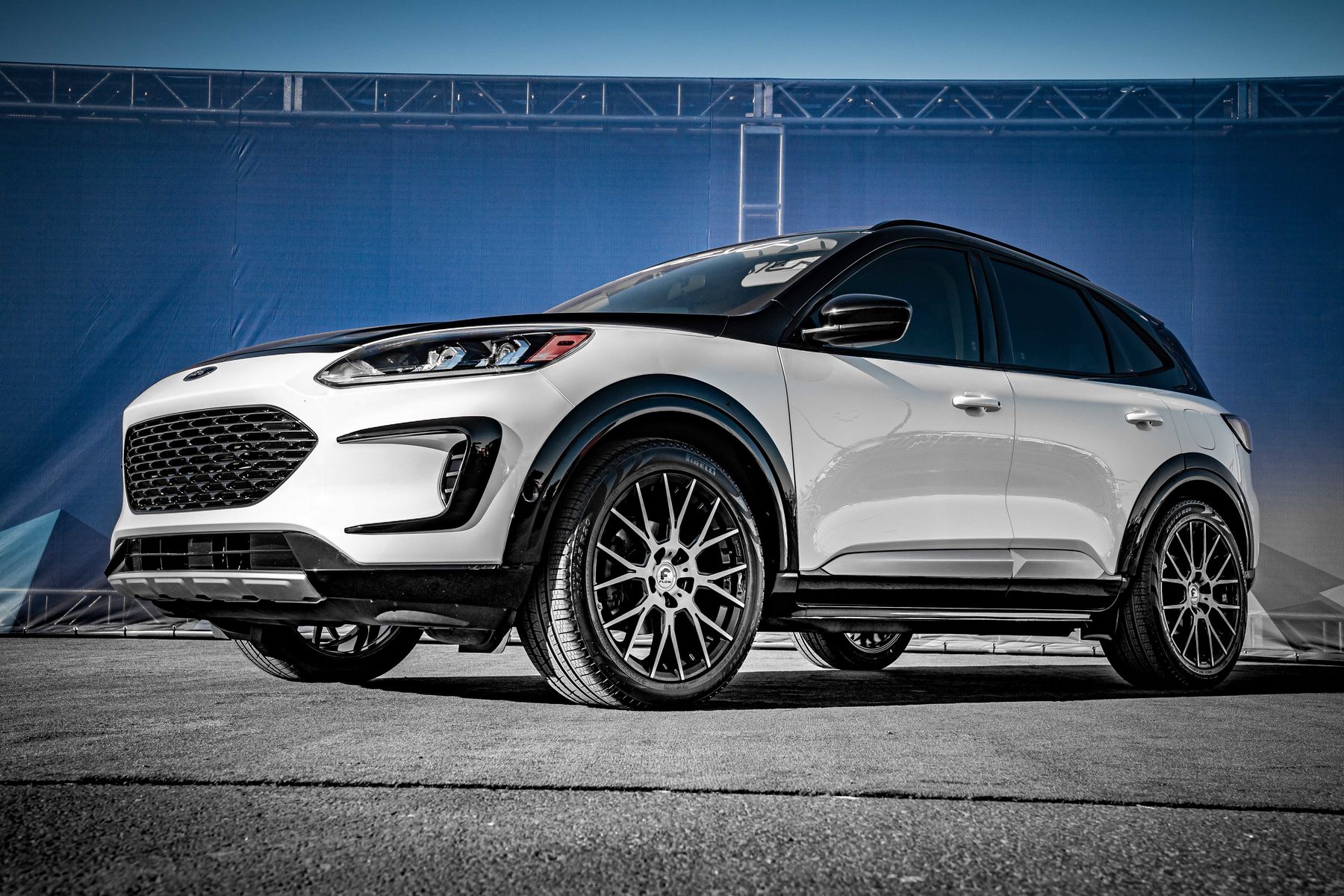 2020 Ford Escape | 2020 Ford Escape SE Sport Hybrid AWD By Air Design USA - low front 3/4