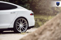 Tesla Model s P85