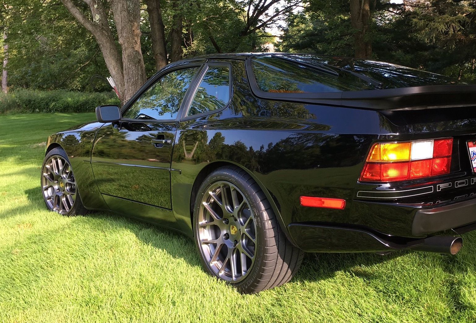 1989 Porsche 944 | Wheel Enhancement Fit This Porsche 944 Turbo on Forgeline One Piece Forged Monoblock SE1 Wheels