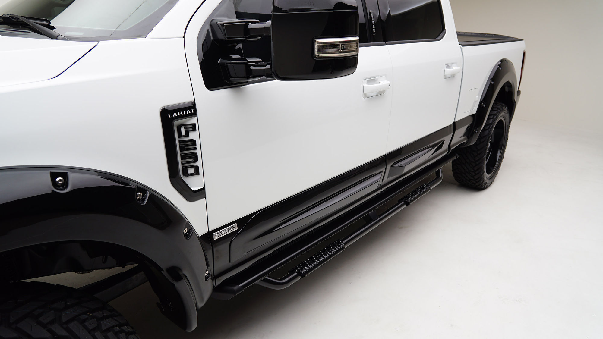 2017 Ford F-250 | 2017 Ford F-250 Super Duty 4x2 Lariat Crew Cab by Airdesign USA - Drivers Side View #FordSEMA