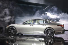 All New 2018 Lexus LS500 - Fog Shot