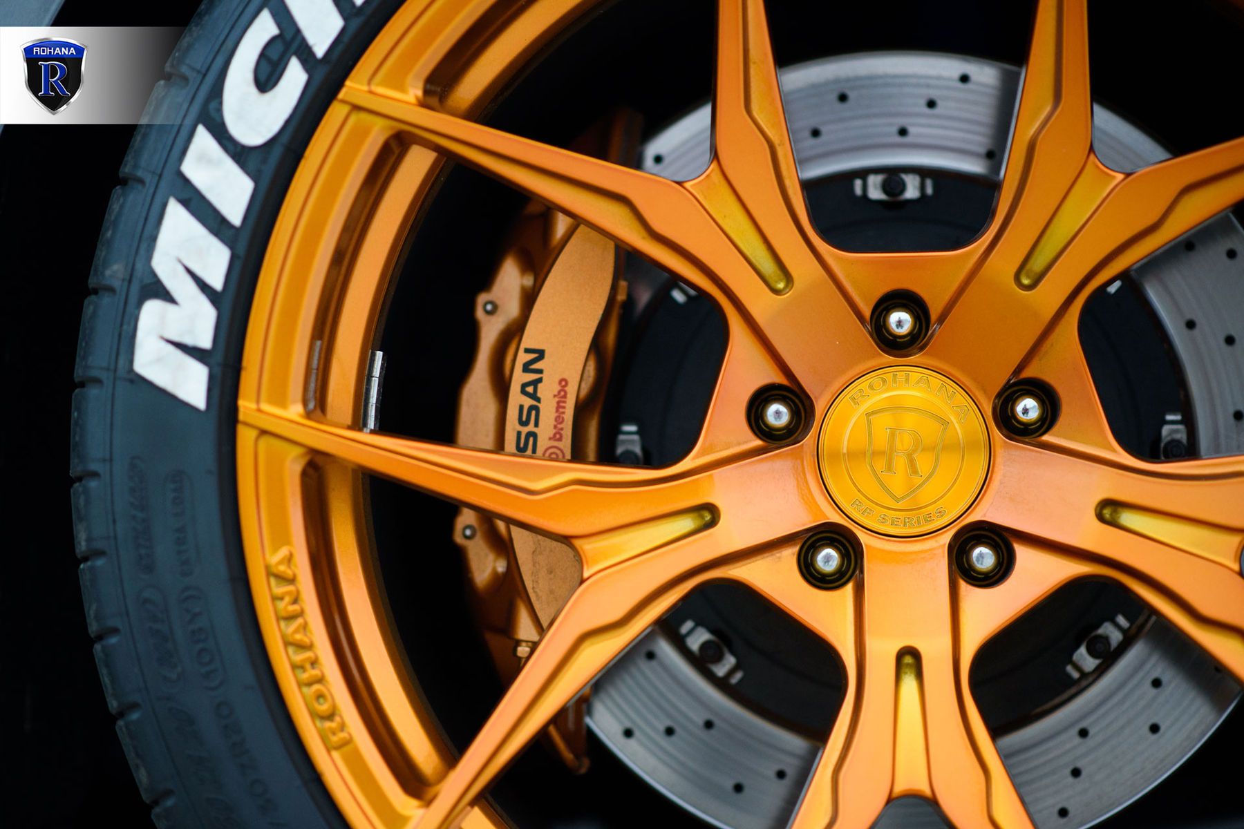 2016 Nissan GT-R | Gray Nissan GTR - Gold Spokes