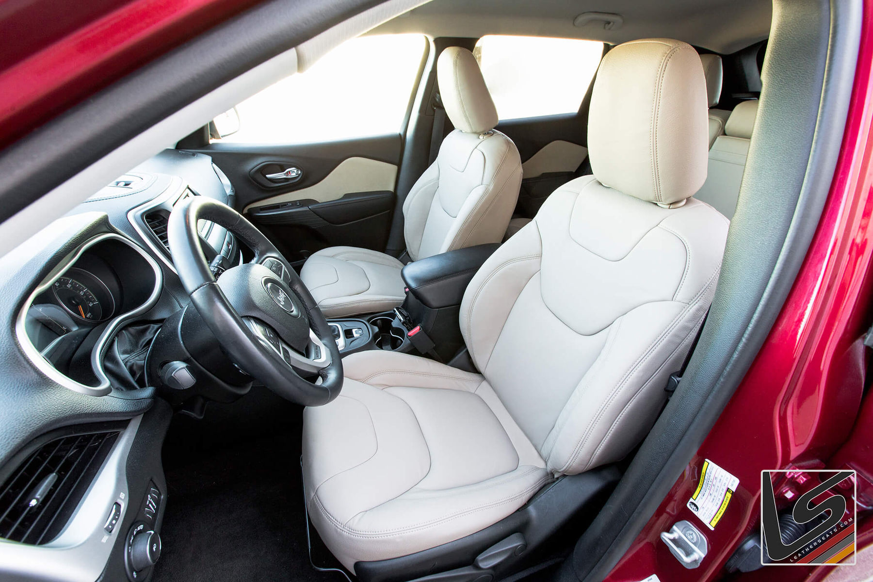 2015 Jeep Cherokee | 2015 Jeep Cherokee Interior By LeatherSeats.com