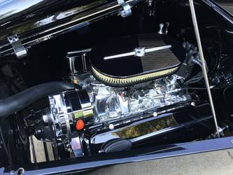 Small Block Chevy Motor in 32 Ford 