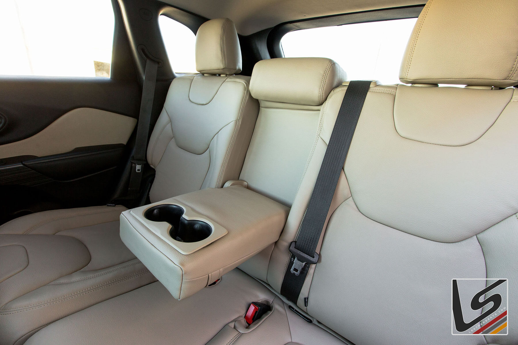 2015 Jeep Cherokee | 2015 Jeep Cherokee Interior By LeatherSeats.com