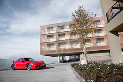'13 Porsche 911 Carrera 4
