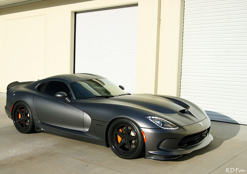 Dodge | Ryan Frankenfield's Anodized Carbon Special Edition Dodge Viper GTS on Forgeline Heritage Series FF3 Wheels - Side Shot