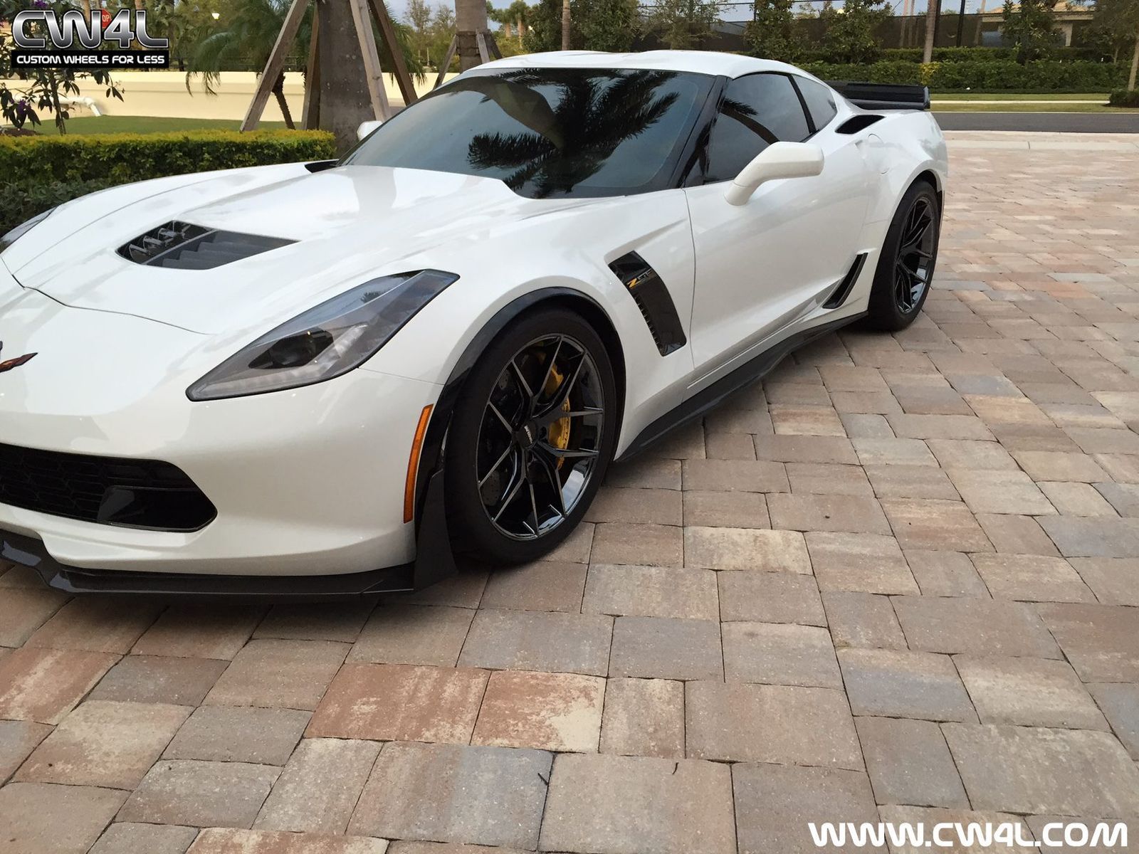 2015 Chevrolet Corvette | White C7 Corvette Z06 on Forgeline One Piece Forged Monoblock VX1 Wheels in Black Chrome PVD