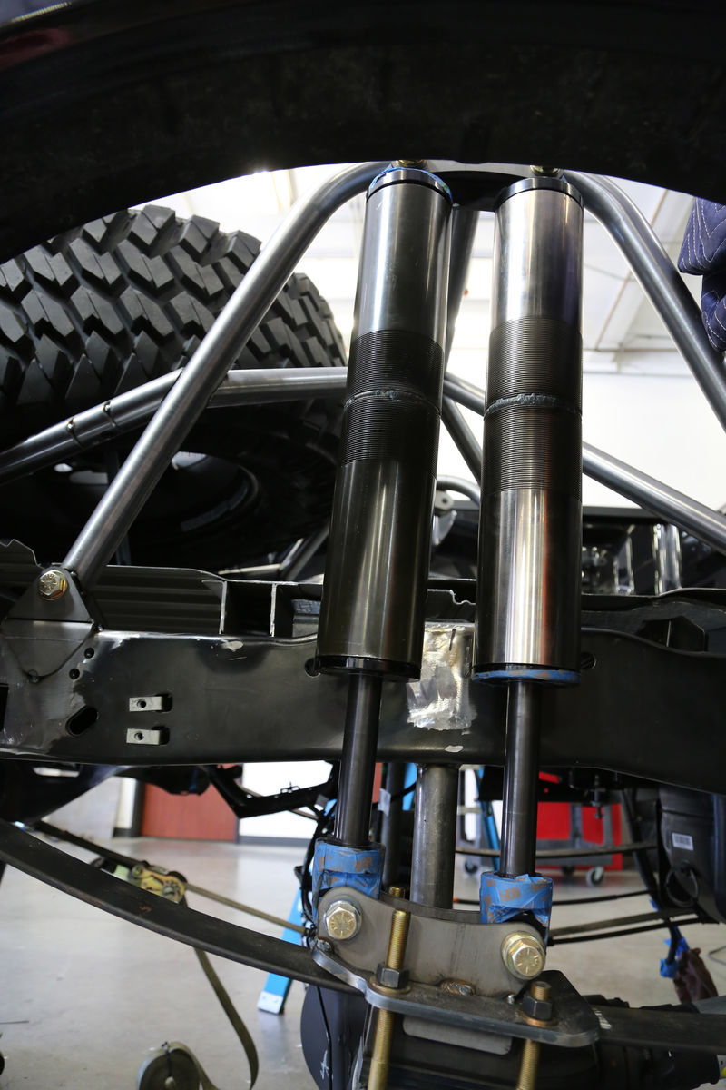 2017 Ford F-250 | 2017 Ford F250 Super Duty 4x4 Lariat Crew Cab “Shockzilla” by Fabtech - Suspension fabrication