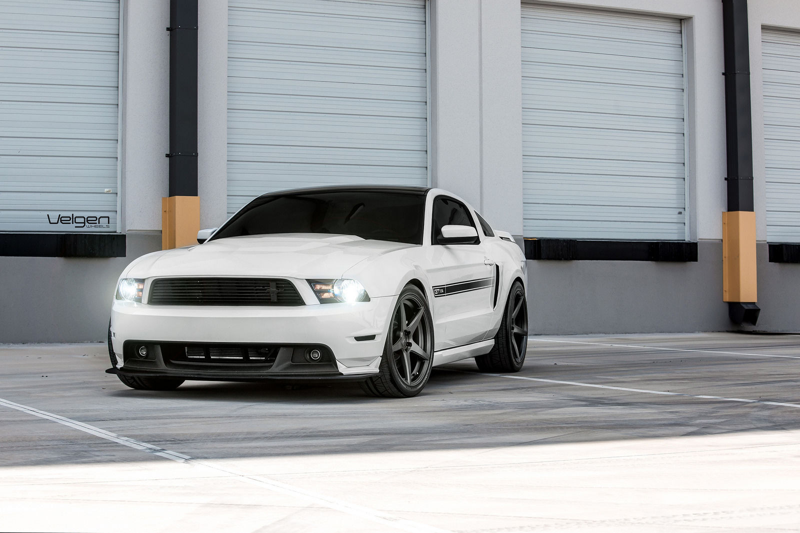 2011 Ford Mustang | White Mustang GT/CS on Velgen Wheels Classic5 Matte Gunmetal 20x9 & 20x10.5