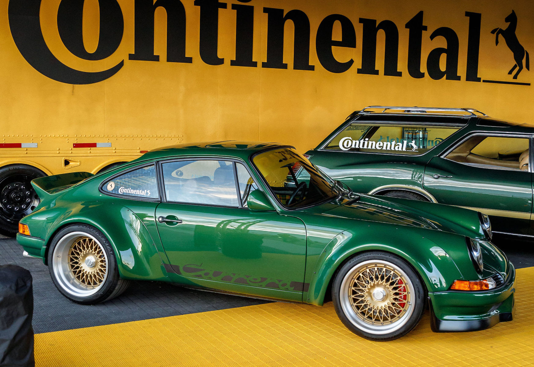 1986 Porsche 911 | Rutledge Wood’s Porsche 911 RWB on Center Locking Forgeline LS3 Wheels