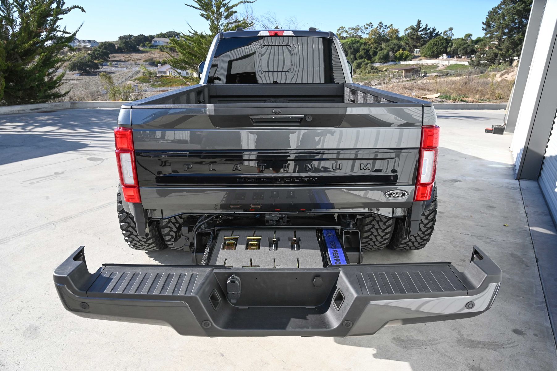 2020 Ford F-450 Super Duty | 2020 Ford F-450 Platinum DRW Crew Cab 4x4 - Rear bumper slide out