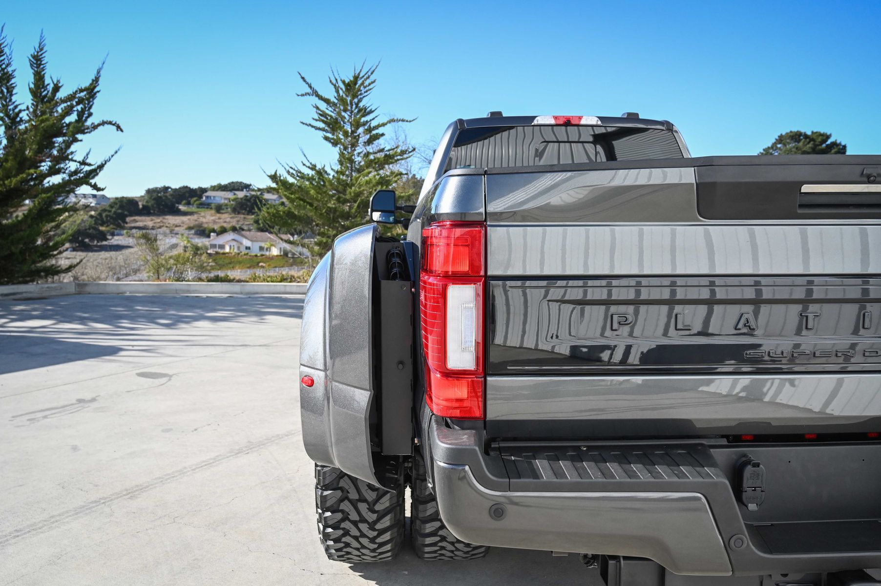 2020 Ford F-450 Super Duty | 2020 Ford F-450 Platinum DRW Crew Cab 4x4 - Extending Dually flare