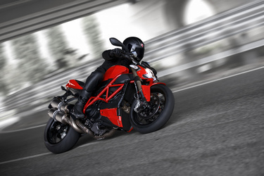2014 Ducati STREET FIGHTER 848 | Streetfighter in action