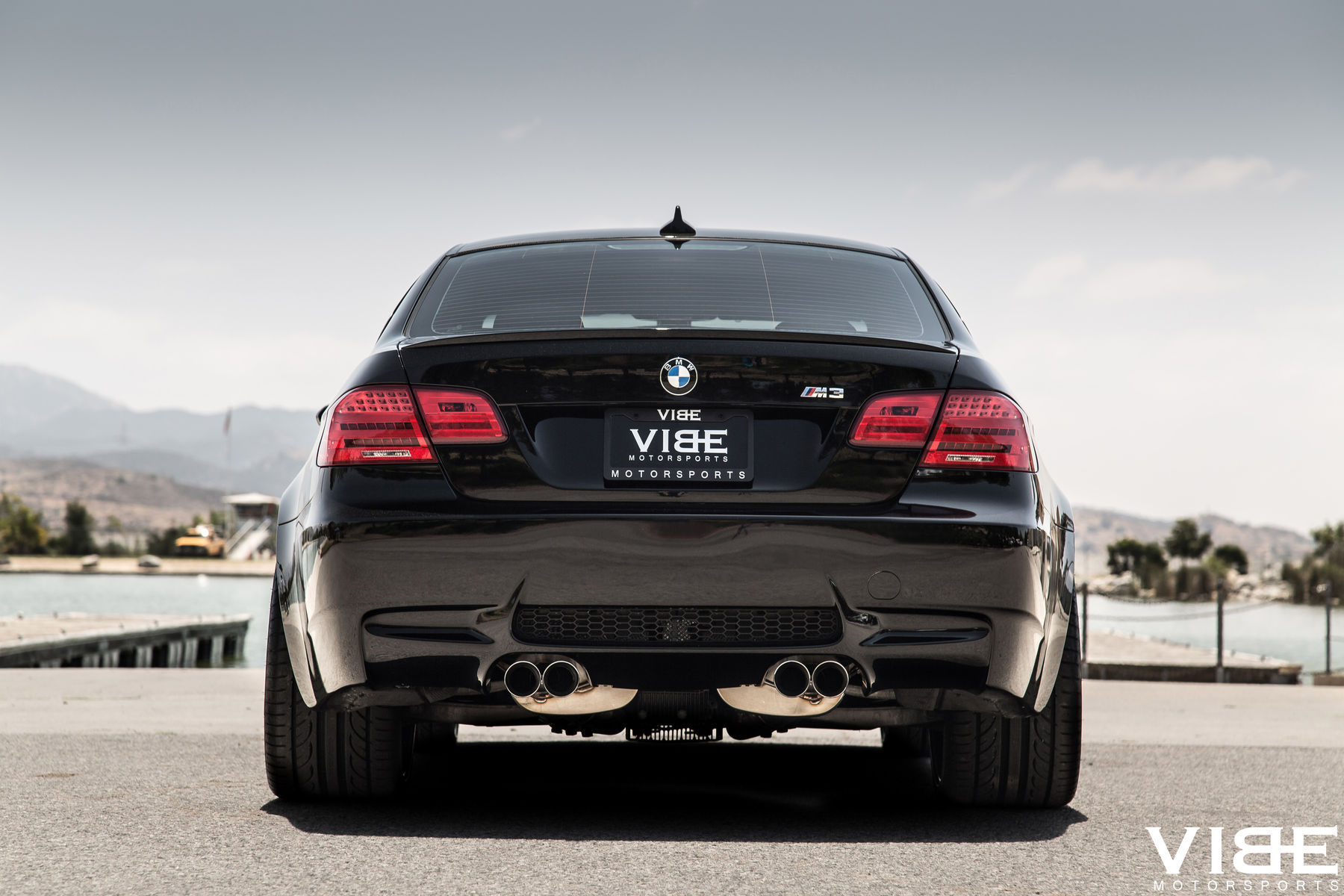 2012 BMW M3 | '12 E92 M3 on Rohana 20's - Rear Profile Shot