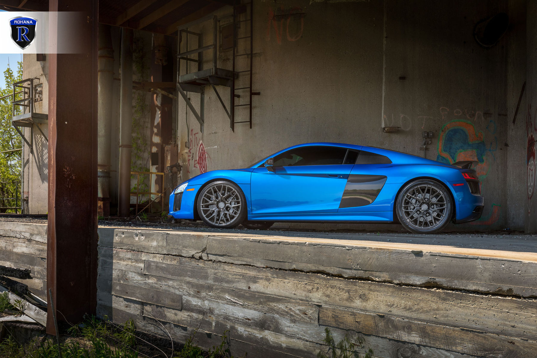 2016 Audi R8 | Blue Audi R8 - Driver Side