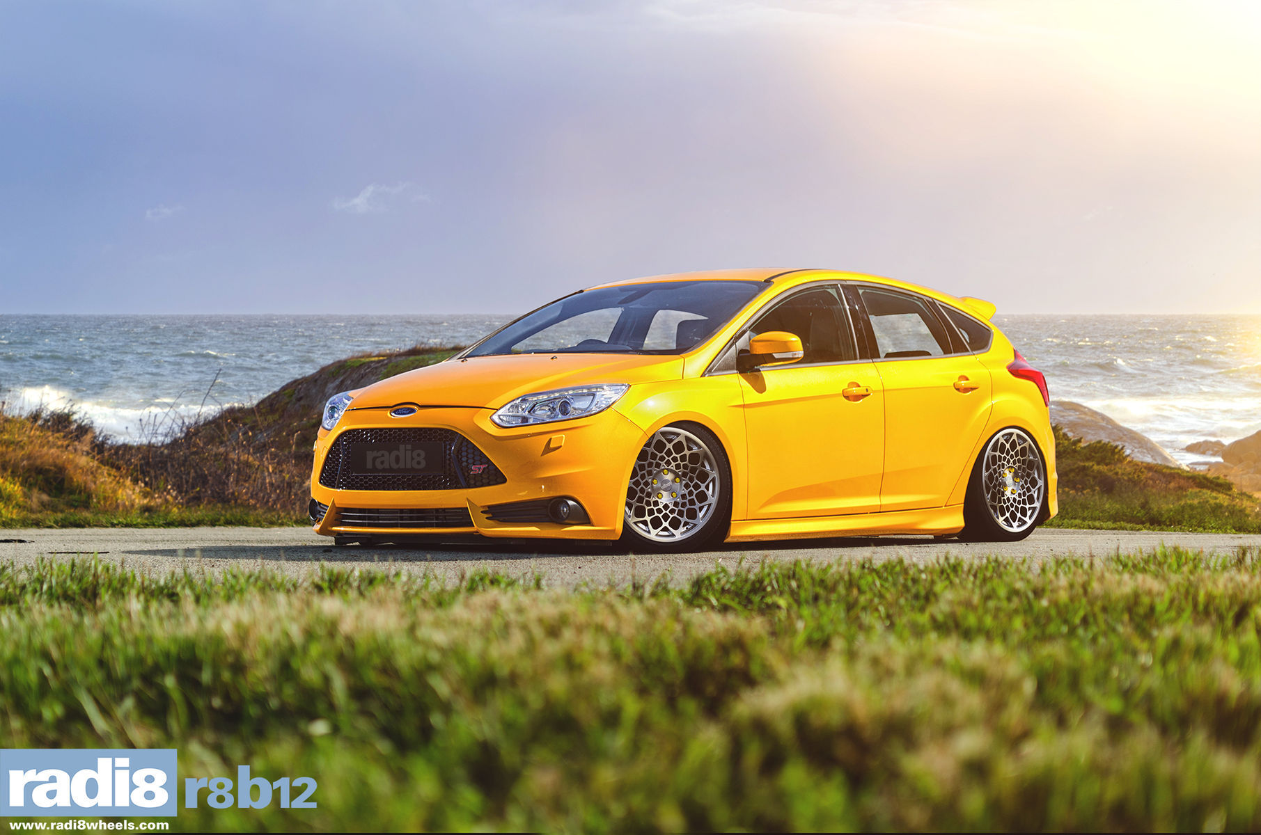  Ford Focus ST | Ford Focus ST - Radi8 R8B12 Wheels