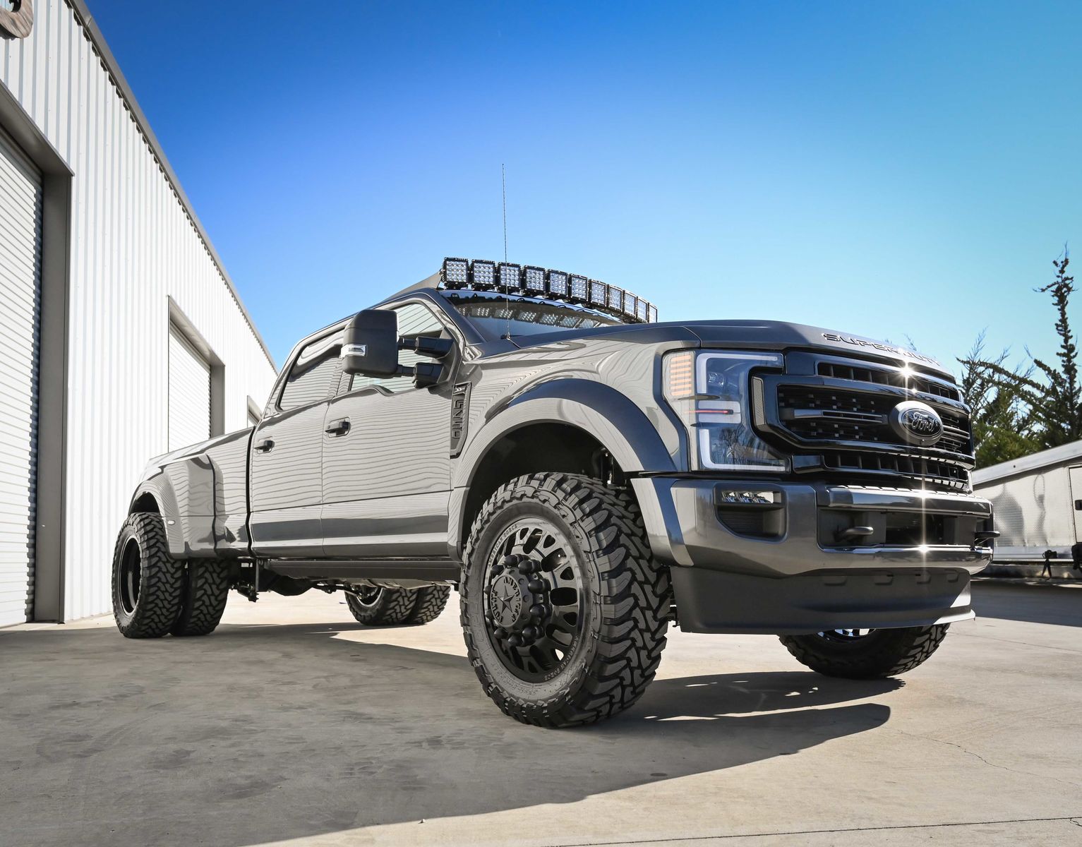 2020 Ford F-450 Super Duty | 2020 Ford F-450 Platinum DRW Crew Cab 4x4 - Low Front 3/4