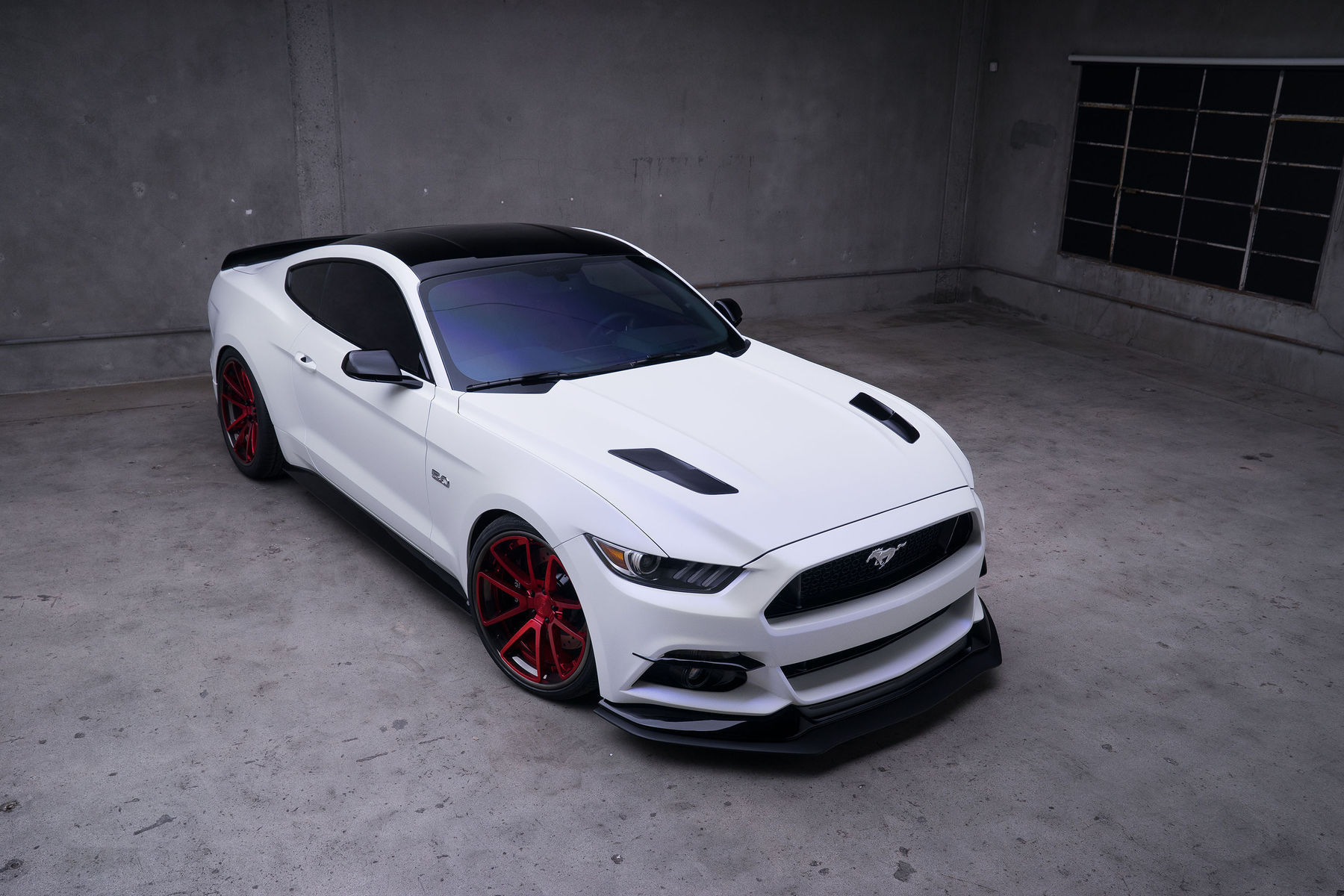 2015 Ford Mustang | 2015 Motoroso Ford Mustang Front High 3/4