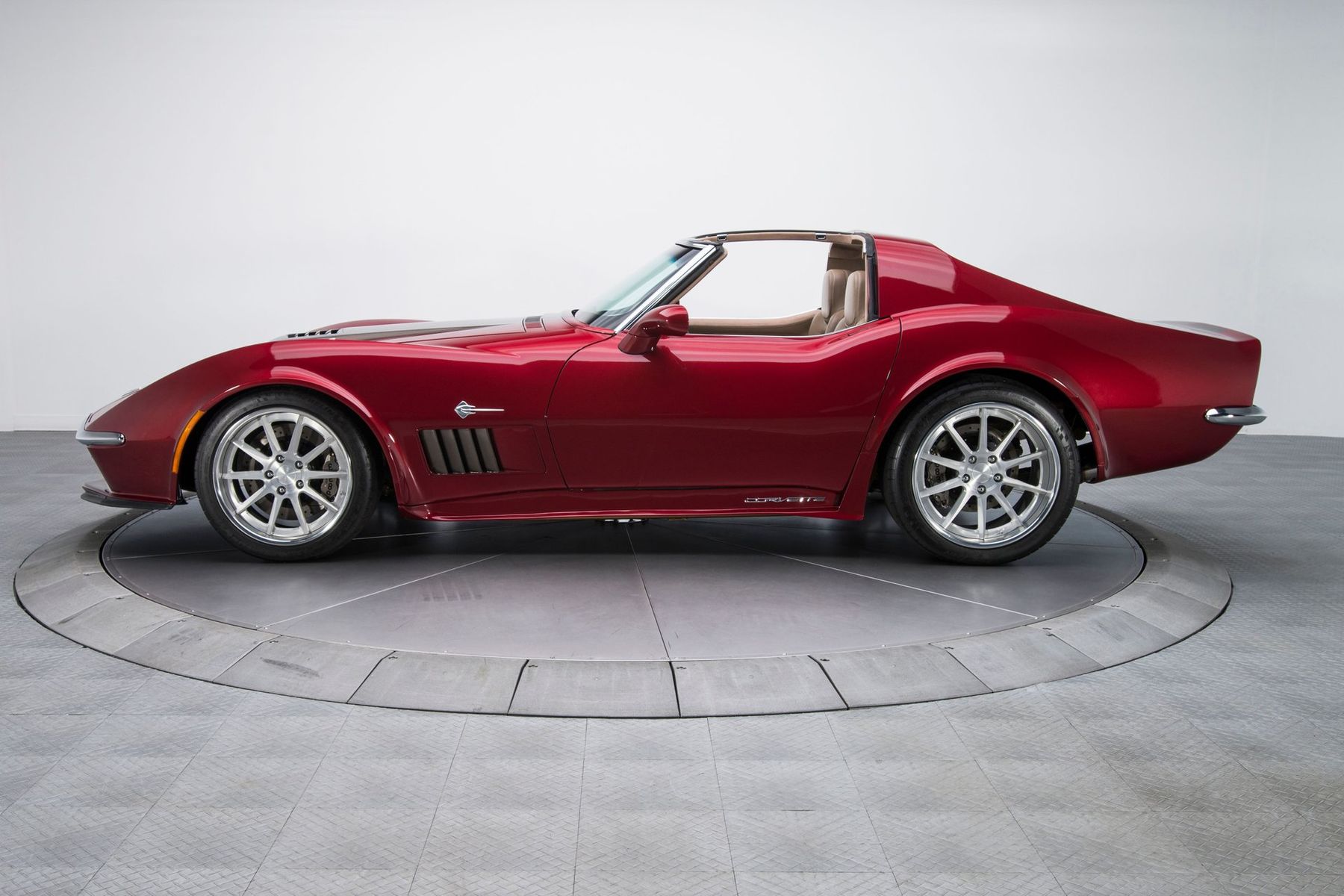 1972 Chevrolet Corvette Stingray | Keith Standish’s 1972 Chevrolet Corvette on Forgeline RB3C Wheels