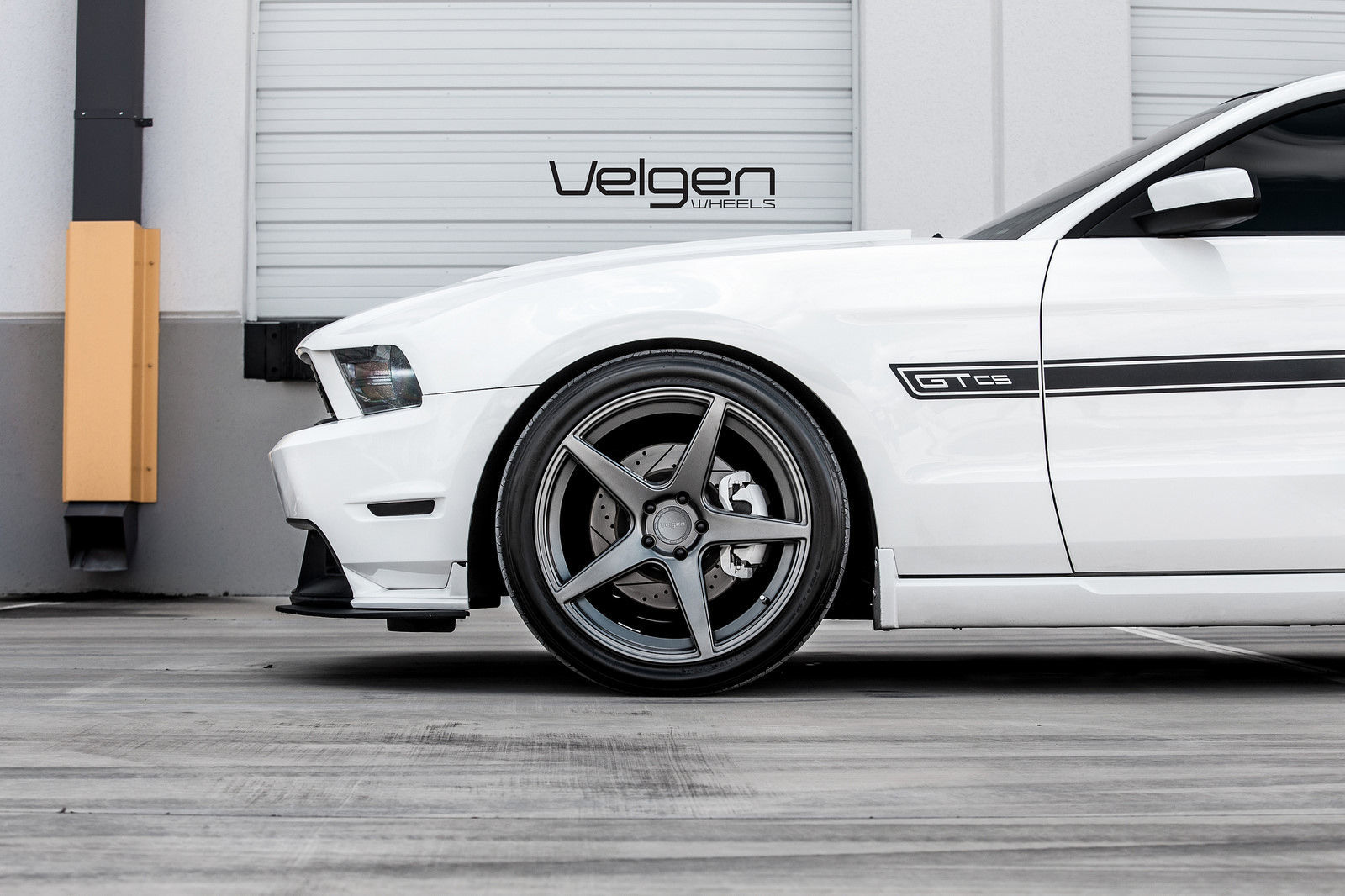 2011 Ford Mustang | White Mustang GT/CS on Velgen Wheels Classic5 Matte Gunmetal 20x9 & 20x10.5