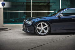 Chrysler 300 - Front Right Wheel