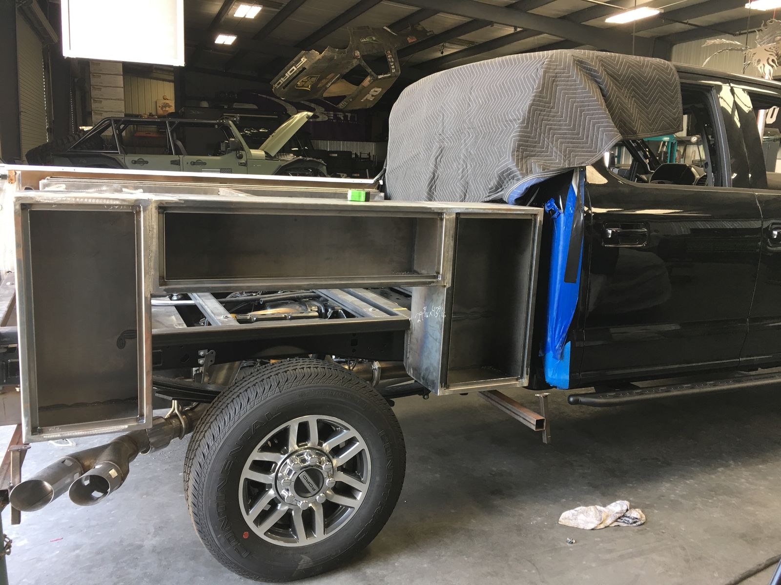 2019 Ford F-250 | 2019 F-250 4x4 SuperCrew By DeBerti Design - Utility Box FordSEMA