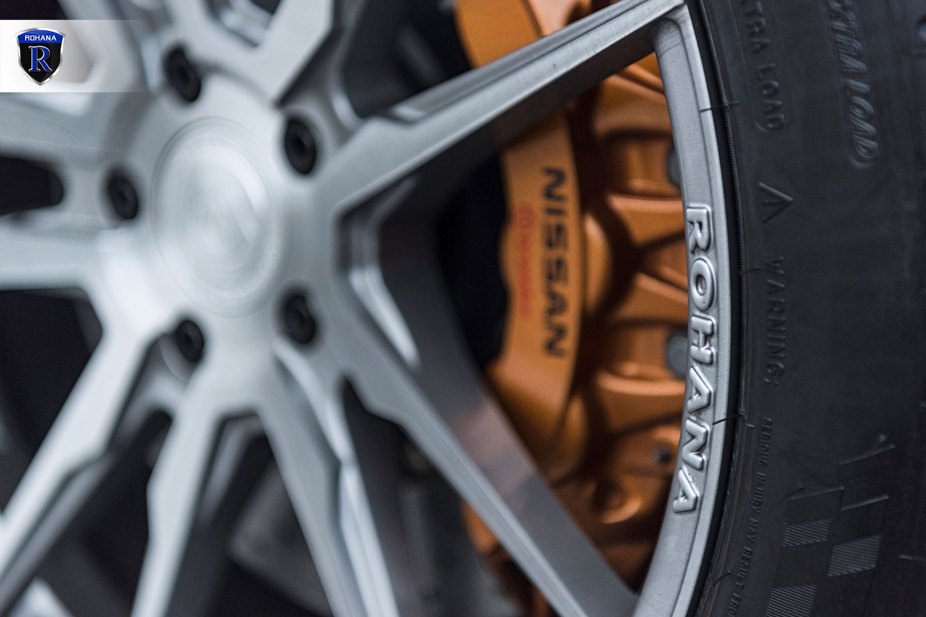 2016 Nissan GT-R | Nissan GTR - Gold Brembo Brakes