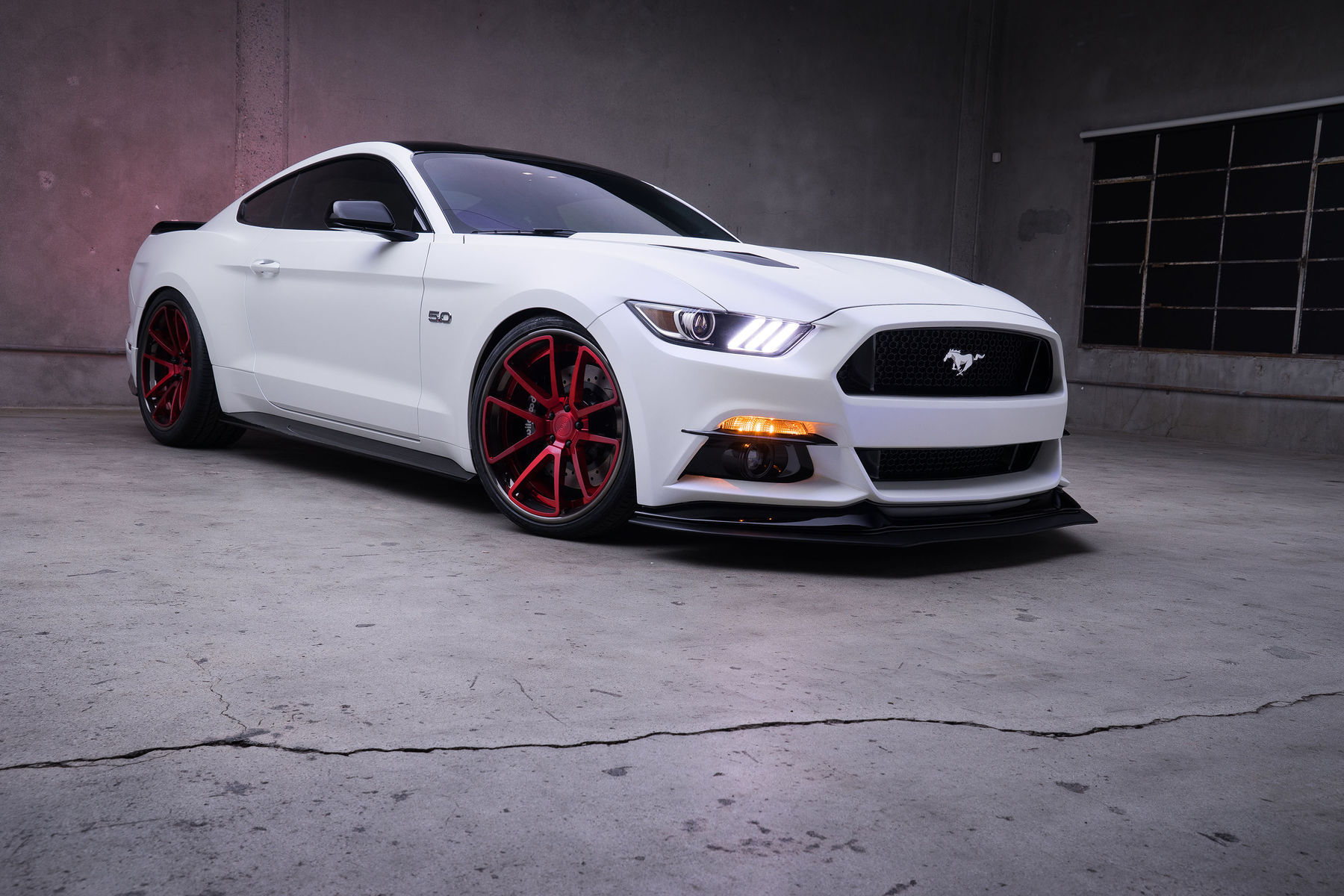 Front low. Ford Mustang gt 2015 Stanced. Ford Mustang 6 stance. Форд Мустанг 5 поколение стэнс. Ford Mustang 4 поколения stance.