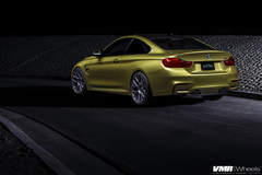 V810 Gunmetal 19" | BMW F82 M4 Austin Yellow