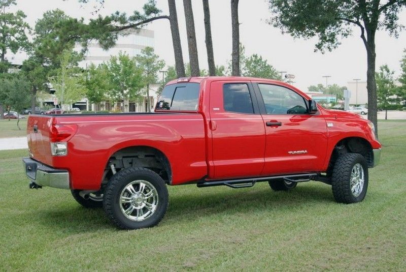 Toyota Tundra | N-FAB Cab Length Nerf-Step