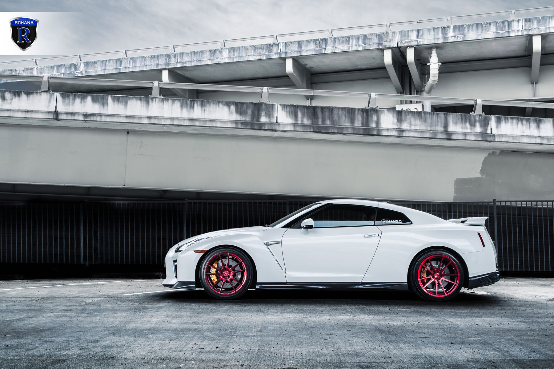 2016 Nissan GT-R | White Nissan GTR - Side