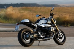 R Nine T