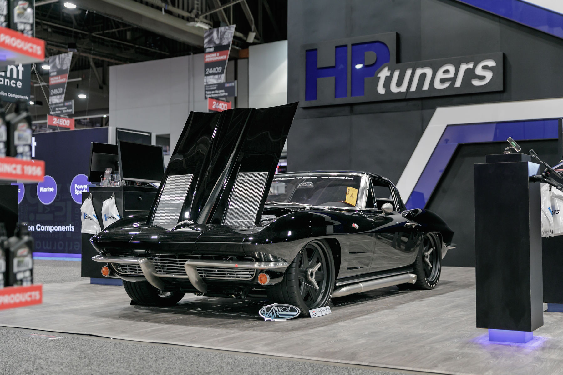 1963 Chevrolet Corvette Stingray | Mark See's 1963 Corvette Stingray on Center-Locking Forgeline RS6 Wheels