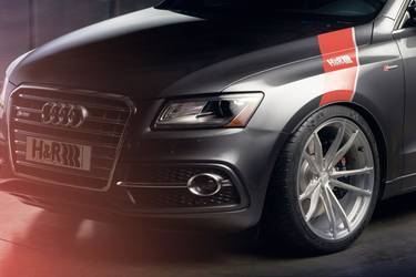 2016 Audi SQ5 | H&R 2016 Audi SQ5 - Corner