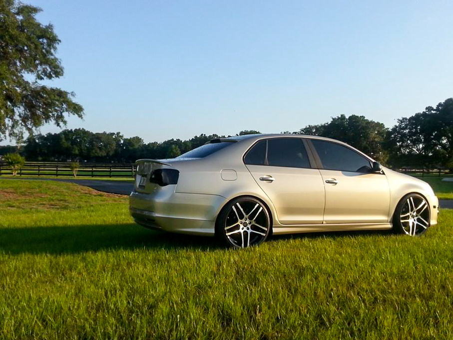 2008 Volkswagen Jetta | VW Jetta on Ruff R954's