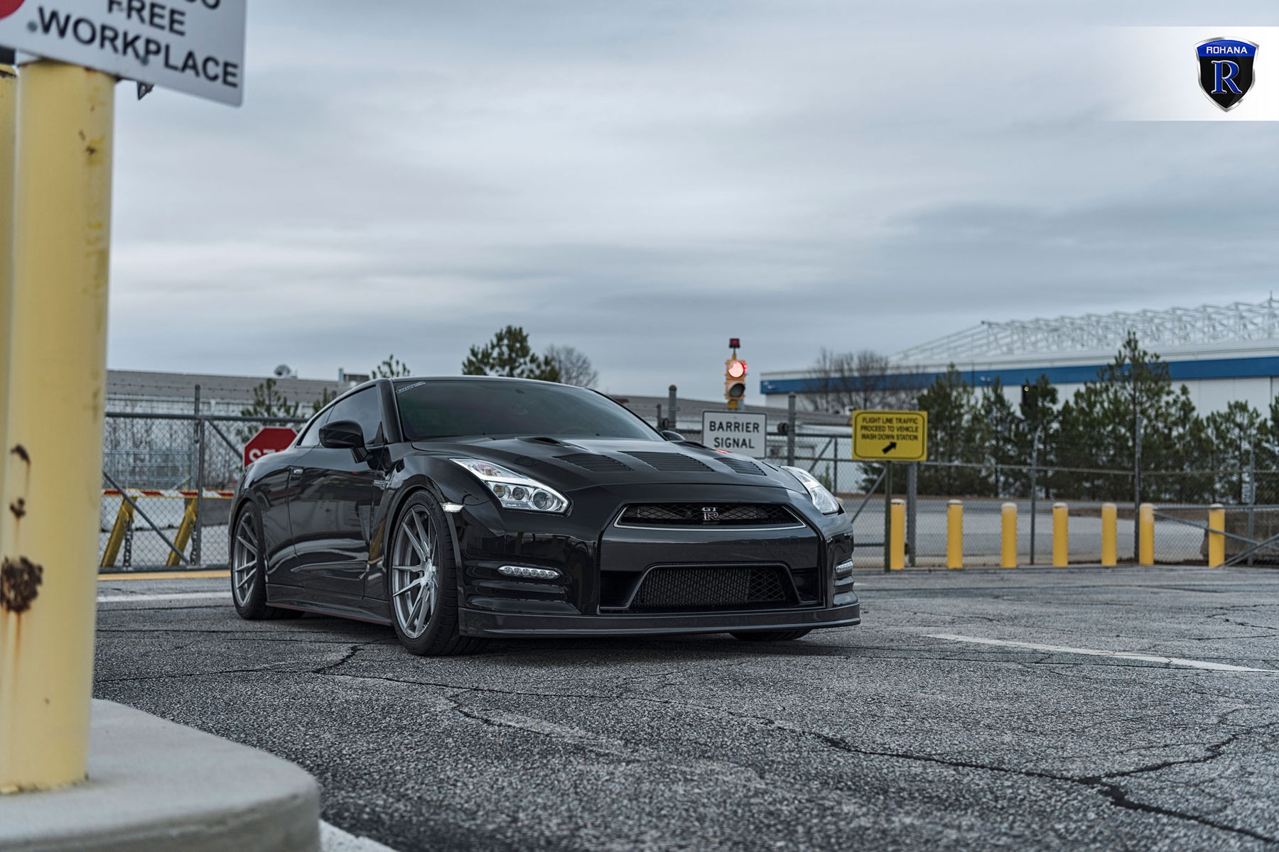 2015 Nissan GT-R | GTR - Front Stance