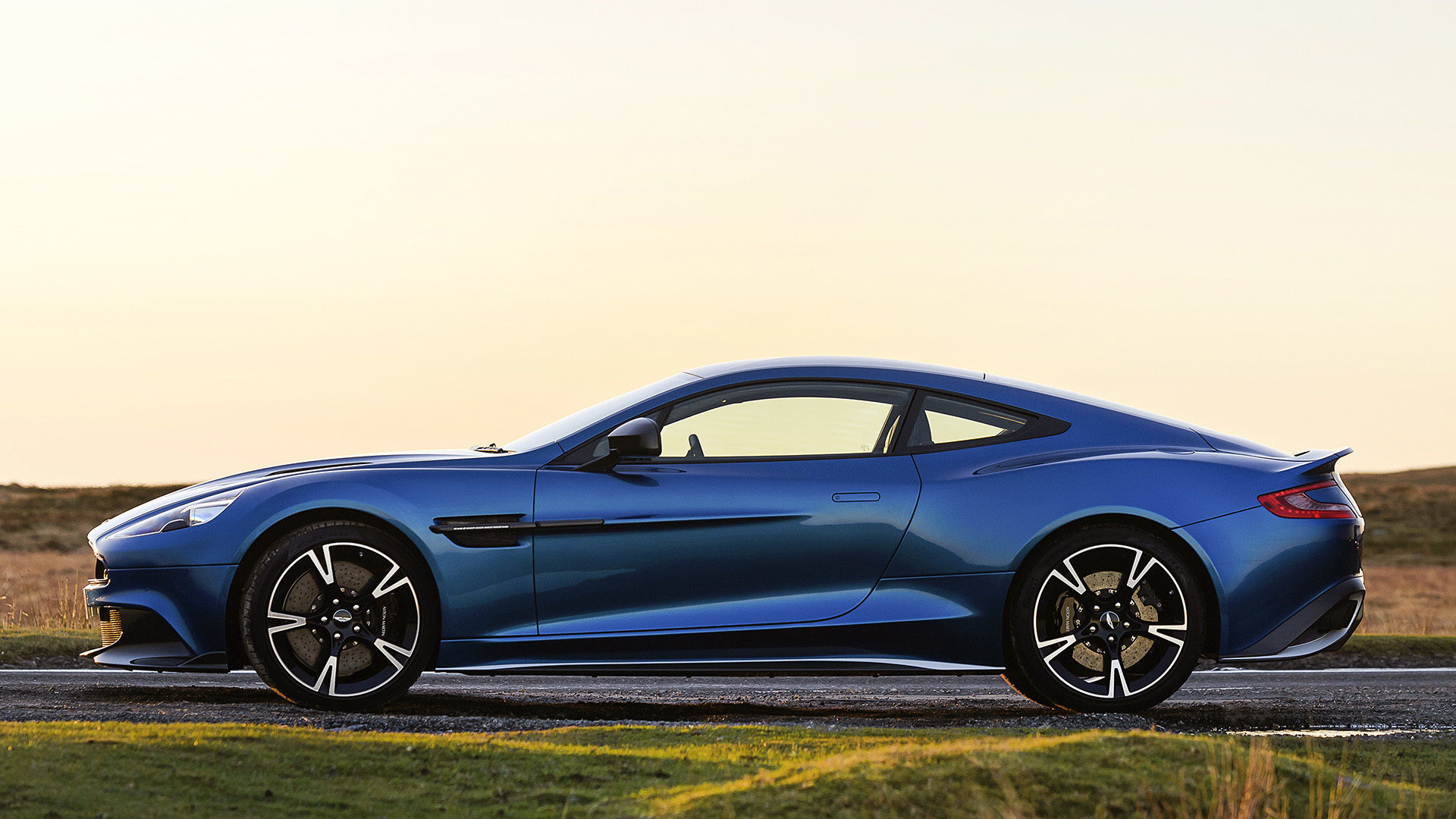 2017 Aston Martin V12 Vanquish | 2017 Aston Martin Vanquish S