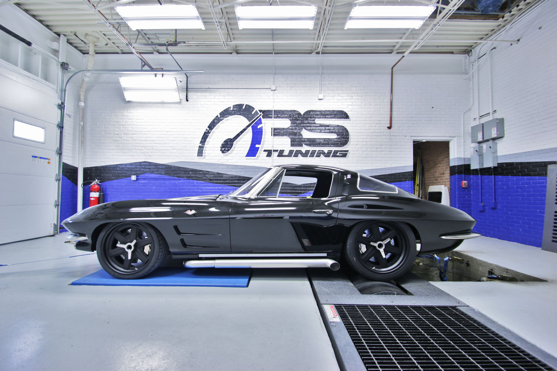 1963 Chevrolet Corvette Stingray | Mark's Roadster Shop '63 Corvette on Center Locking Forgeline RS6 Wheels