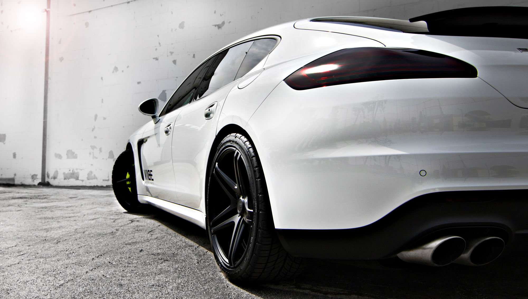 2015 Porsche Panamera | '15 Porsche Panamera eHybrid on XO Wheels - Rear Angled Shot