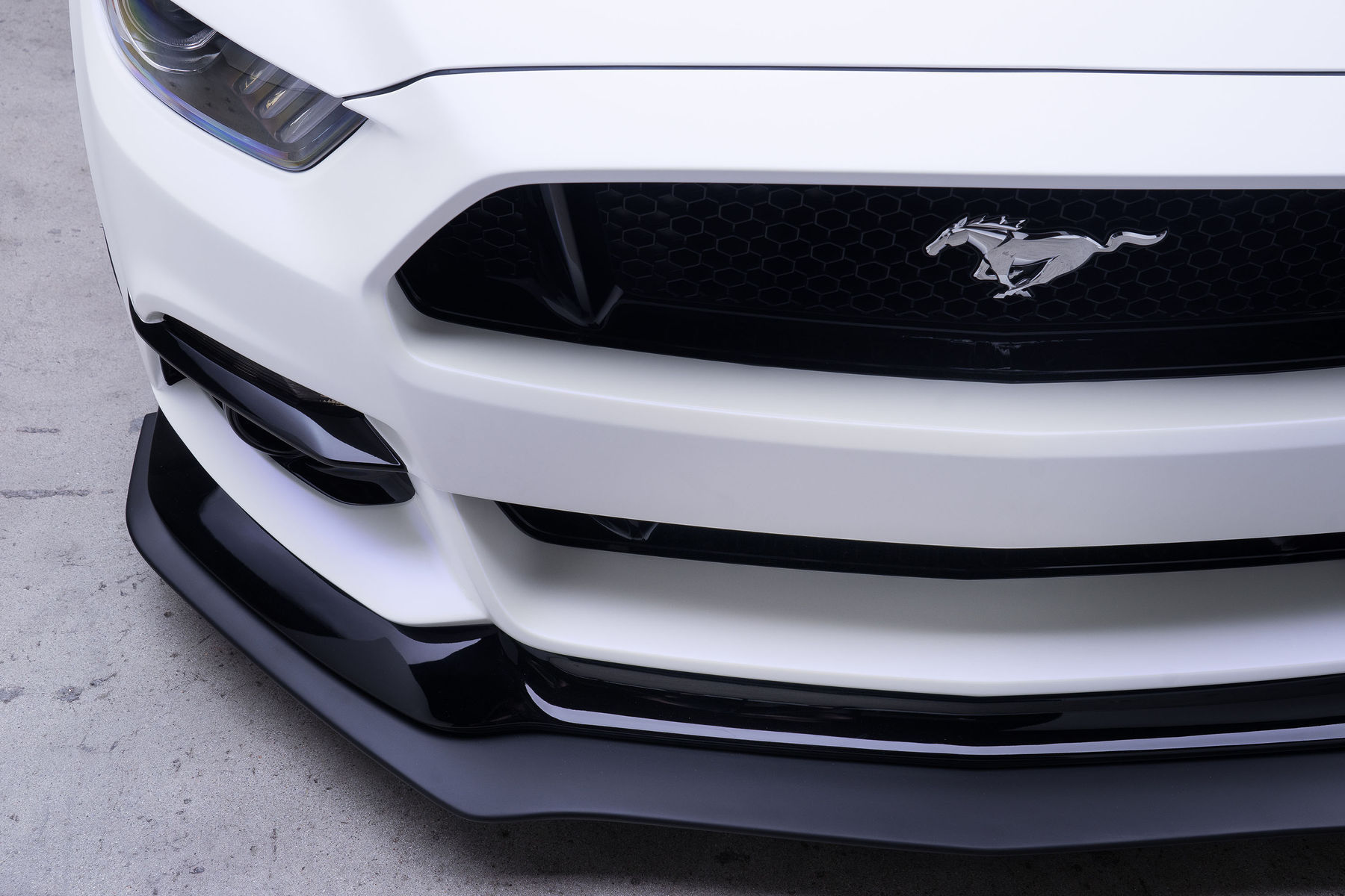 2015 Ford Mustang | 2015 Motoroso Ford Mustang Grill Detail