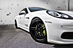 '15 Porsche Panamera eHybrid on XO Luxury Wheels - Right Front Fender Shot