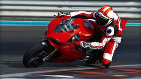 Ducati 1199 Panigale S - Track Bend