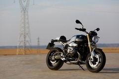 R Nine T
