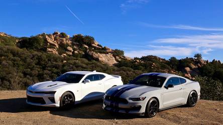 2016 Ford GT350 | Ford Shelby GT350 Vs. Chevy Camaro SS
