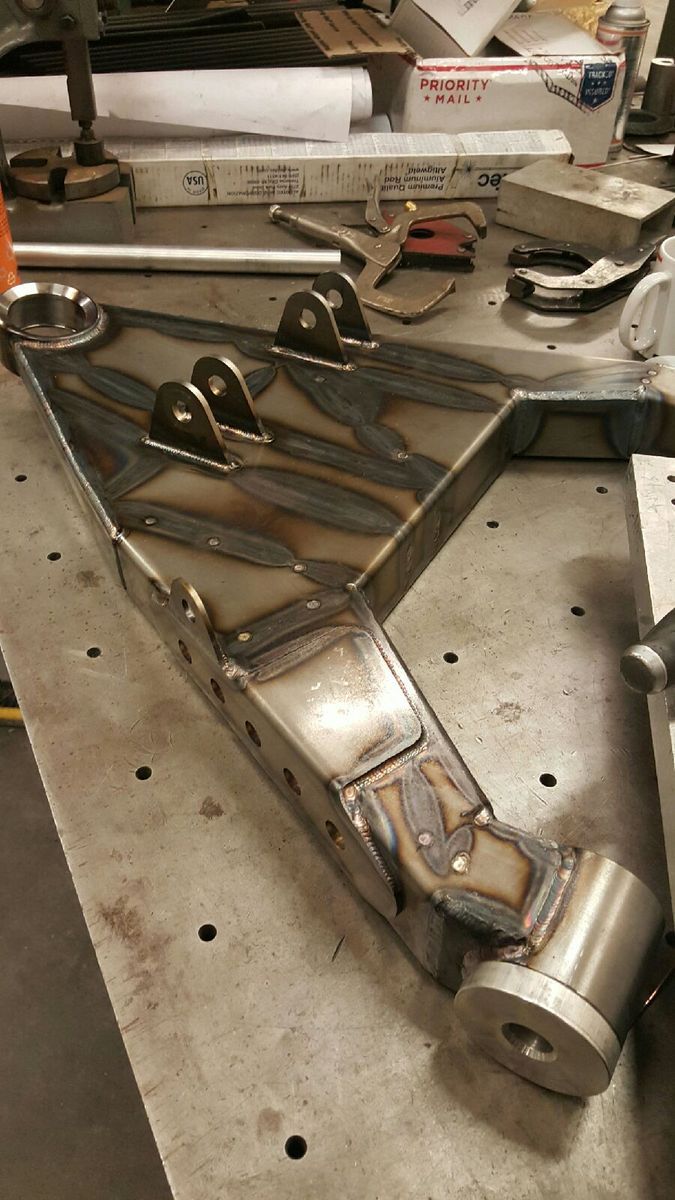 2017 Ford Raptor | Custom Swingarm for the 2017 Ford F-150 Raptor Pre Runner by DeBerti Design - Parts