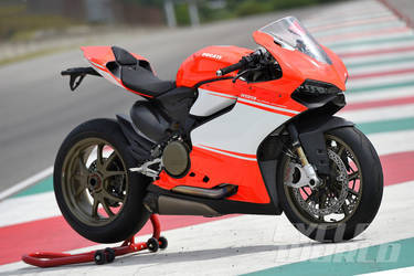 BEST SUPERBIKE: DUCATI 1199 SUPERLEGGERA